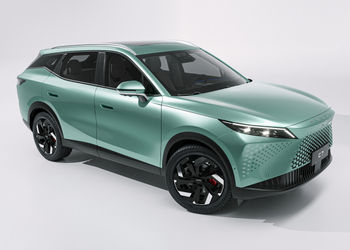 How well did Omoda C7 and BAIC B30 sell in launch month?