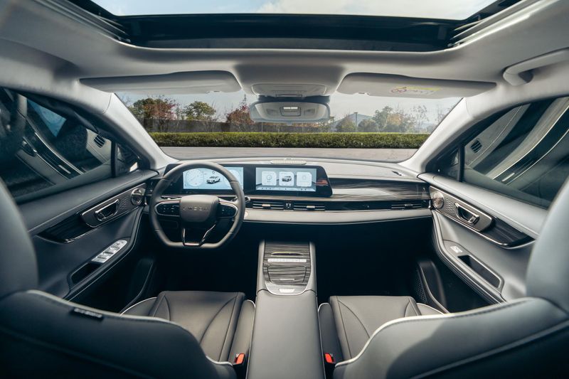 Omoda C5 Hybrid interior