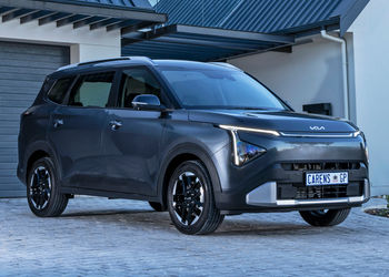 How well did the new Kia Carens sell in its launch month?