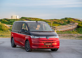 Comparing VW's new Caravelle eHybrid PHEV with its only real rival...