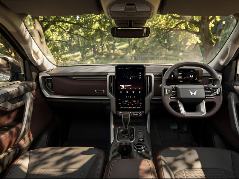 Mahindra Lifestyler Interior