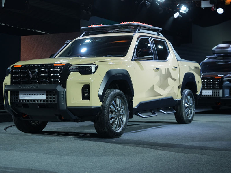 Mahindra Lifestyler show