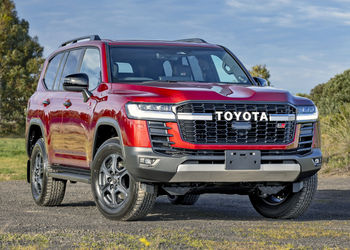 Toyota Land Cruiser 300 Hybrid (2026) Price & Specs