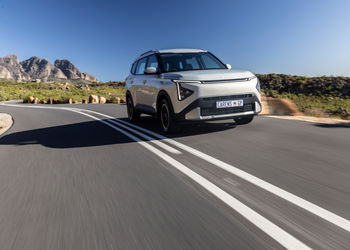 More affordable, petrol-powered Kia Carens arrives in SA