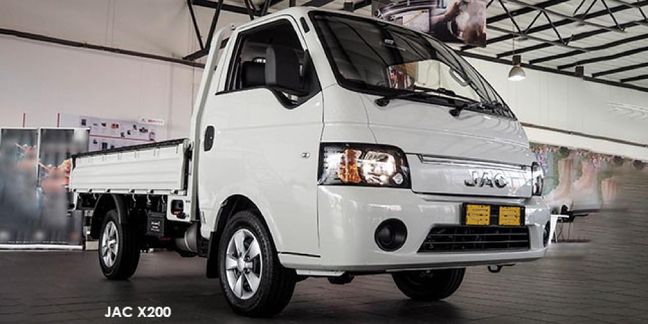 JAC-X200-28TDi-68kW-15-ton-single-cab-dropside image:1
