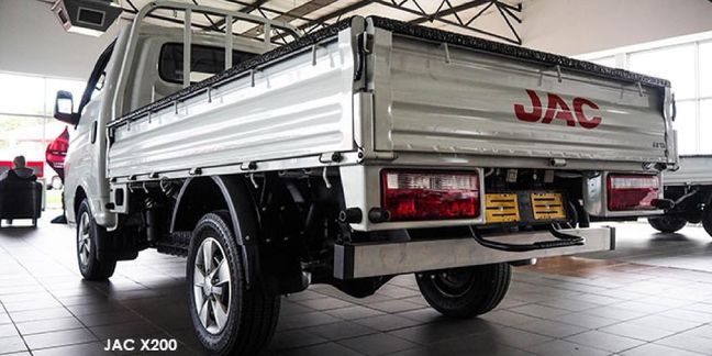 JAC-X200-28TDi-68kW-15-ton-single-cab-dropside image:2