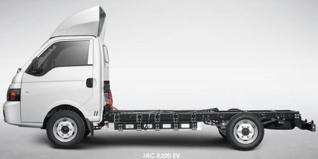 JAC-X200-EV-19-ton-single-cab-chassis-cab image:2
