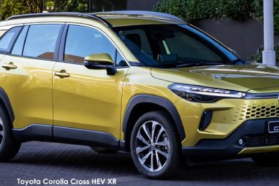Thumbnail: Toyota-Corolla-Cross-18-XS_2