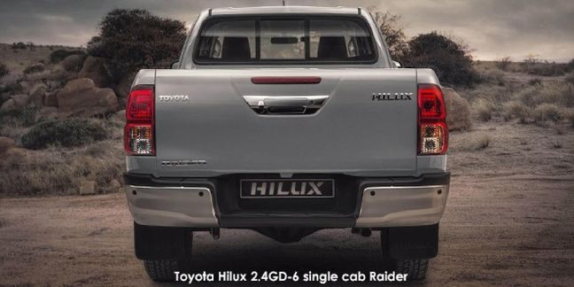 Toyota-Hilux-24GD-6-single-cab-4x4-Raider-manual image:2