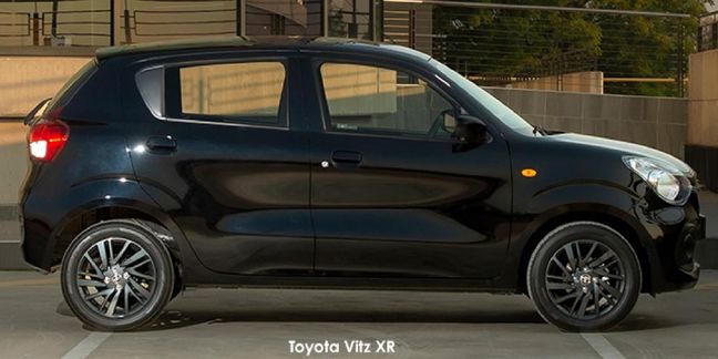 Toyota-Vitz-10-XR-auto image:1
